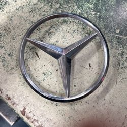 Mercedes-Benz Trunk Lid Star