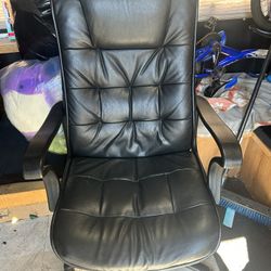 Black Executive Office Chair – Padded & Comfortable