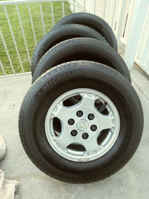Rines con llantas stack 16" de 6 ollos con llantas michelin for Sale in
