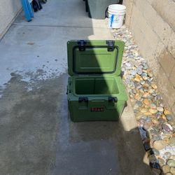 ROAM 20QT Rugged Cooler