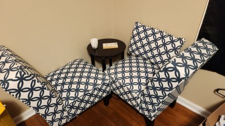 2 chairs and table
