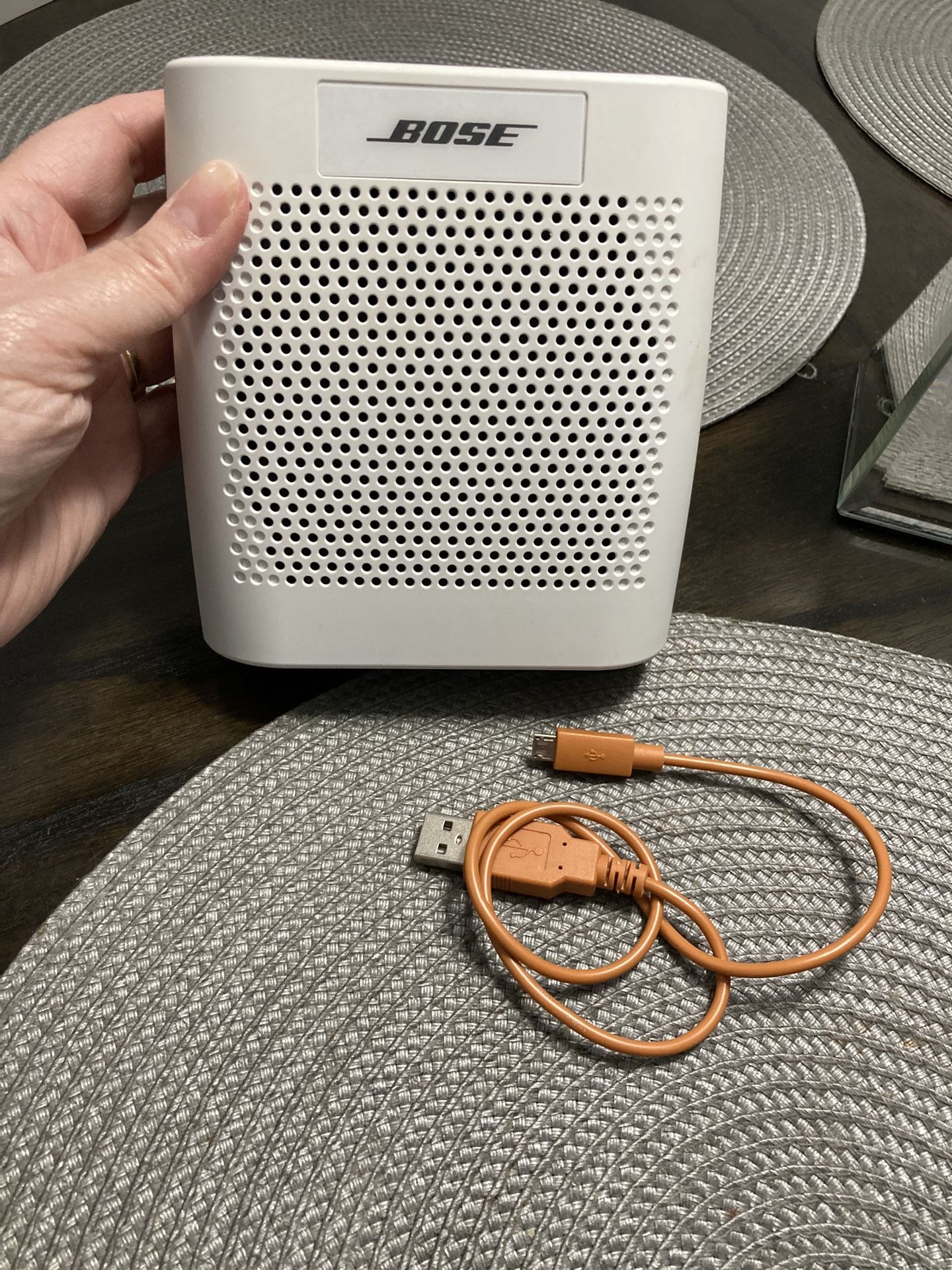 Bose Soundlink Bluetooth Speaker W/Charging Cord