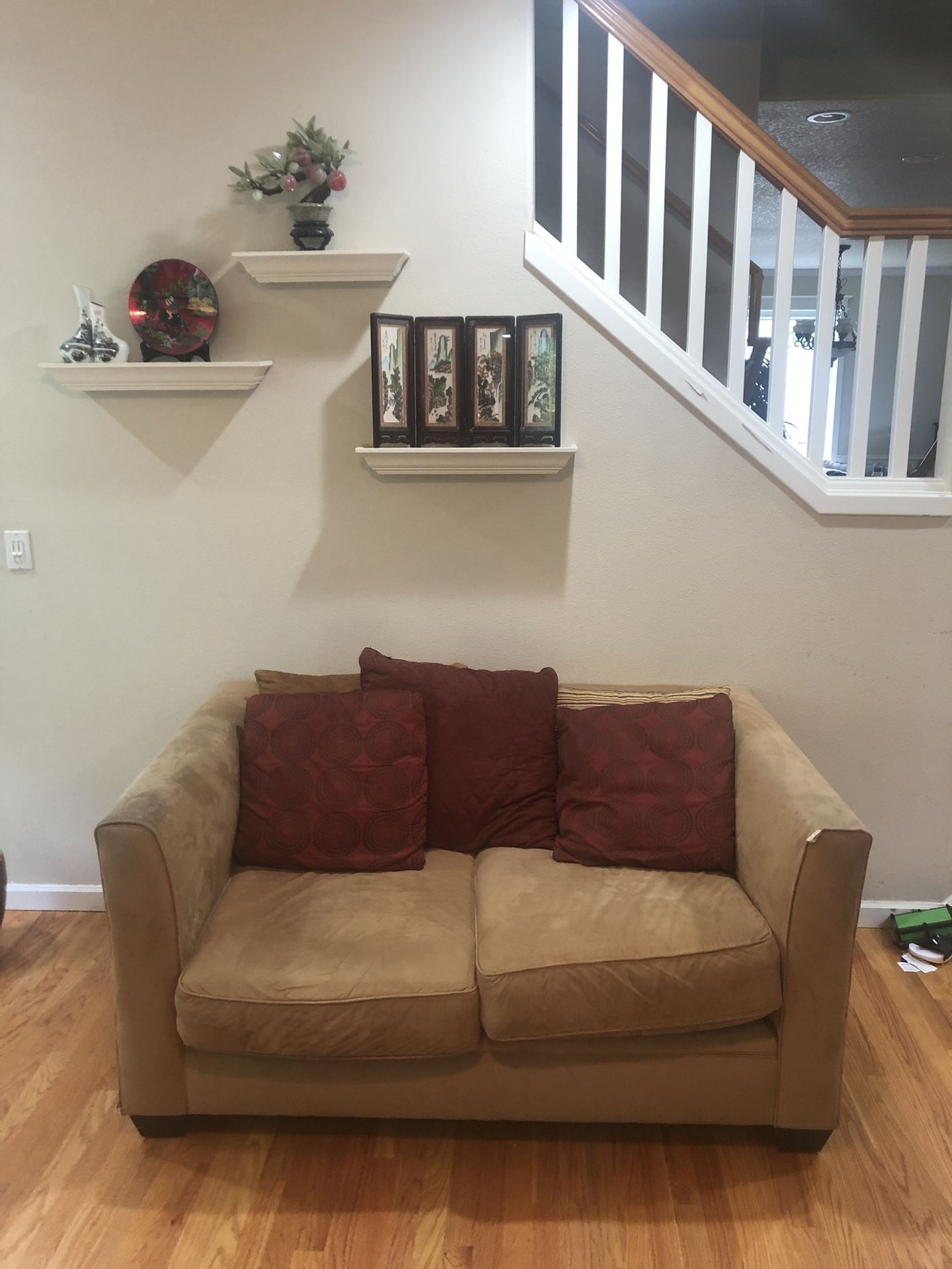 FULL COUCH PILLOW AND FUTON SET NEED TO SELL ASAP IN HAPPY VALLEU