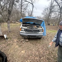 E150 Parts Engine In Very Good Condition 