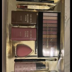 Paris Hilton makeup Palette