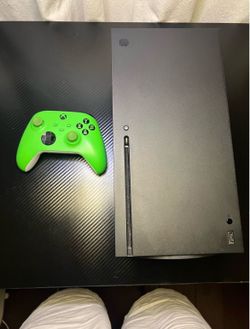 🎮 Xbox Series X 1TB + Green Controller – Excellent Condition