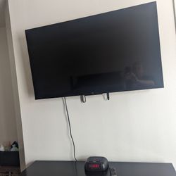 43' TCL TV 