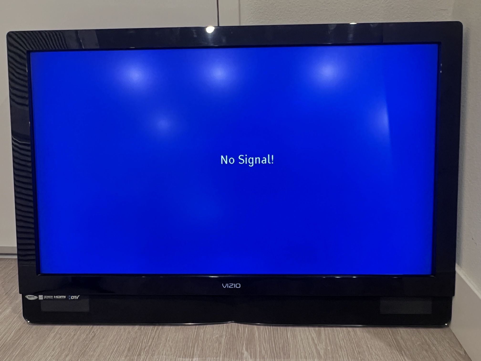 VIZIO 42インチ　液晶テレビ TV VIZIO 42 Inch 1080p LCD TV With Wall Mount And Original