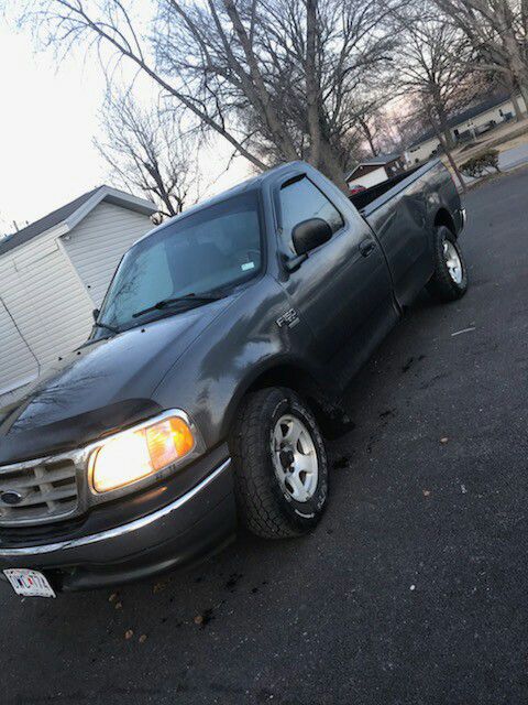 Ford f150 This one is 2003 4.6triton Xl bed 200000 Miles