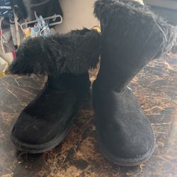 Black Boots (Ugg  Like Oh) $7