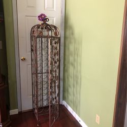 Elegant Scroll Wire Wine Rack