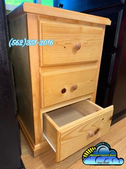 Three drawer pinewood nightstand cajonera Comoda