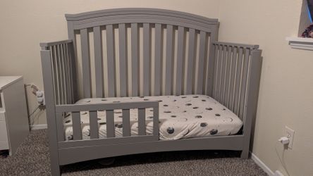Delta Children Emerson 4-in-1 Convertible Crib