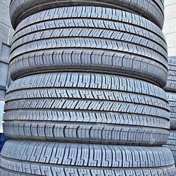 255 60 18 vendo un set de llantas usadas en excelente condición marca GOODYEAR