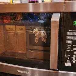 Microwave Toshiba EM131A5 -BS in good condition