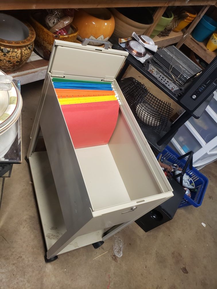 File cabinet with wheels and sliding back. Comes with 2 brown small 3 drawer stands. Make offer for all