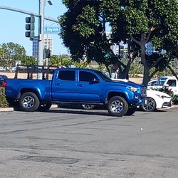 Toyota Tacoma 2018 , 80,000 M. ,6 Cilinders , 7  Feet Long Bed