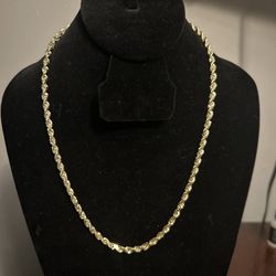 Gold Rope Chain Necklace 22 Inch 8.4 Grams Hollow 