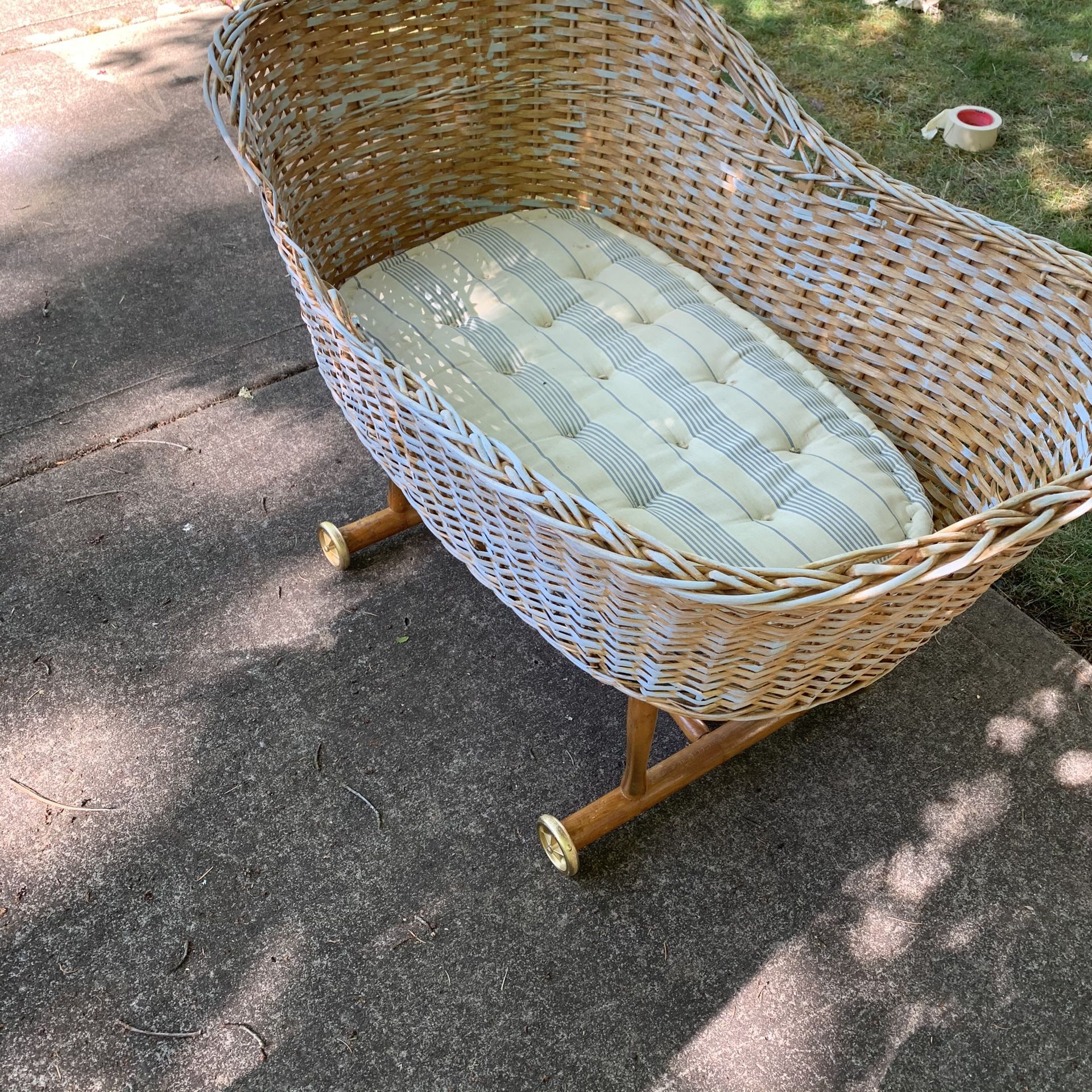 Bassent Baby Decoration Crib