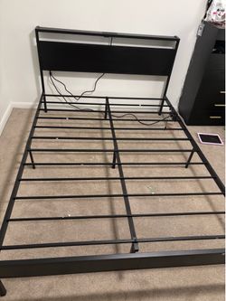 Queen Frame with charging port