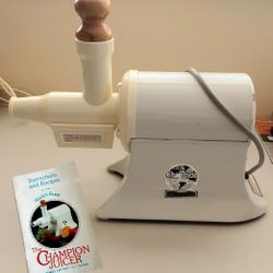 Champion Juicer Model G5-NG-853S Heavy Duty White With Manual- Tested & Working