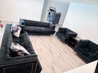 2 Sofas and 2 armchairs + side table