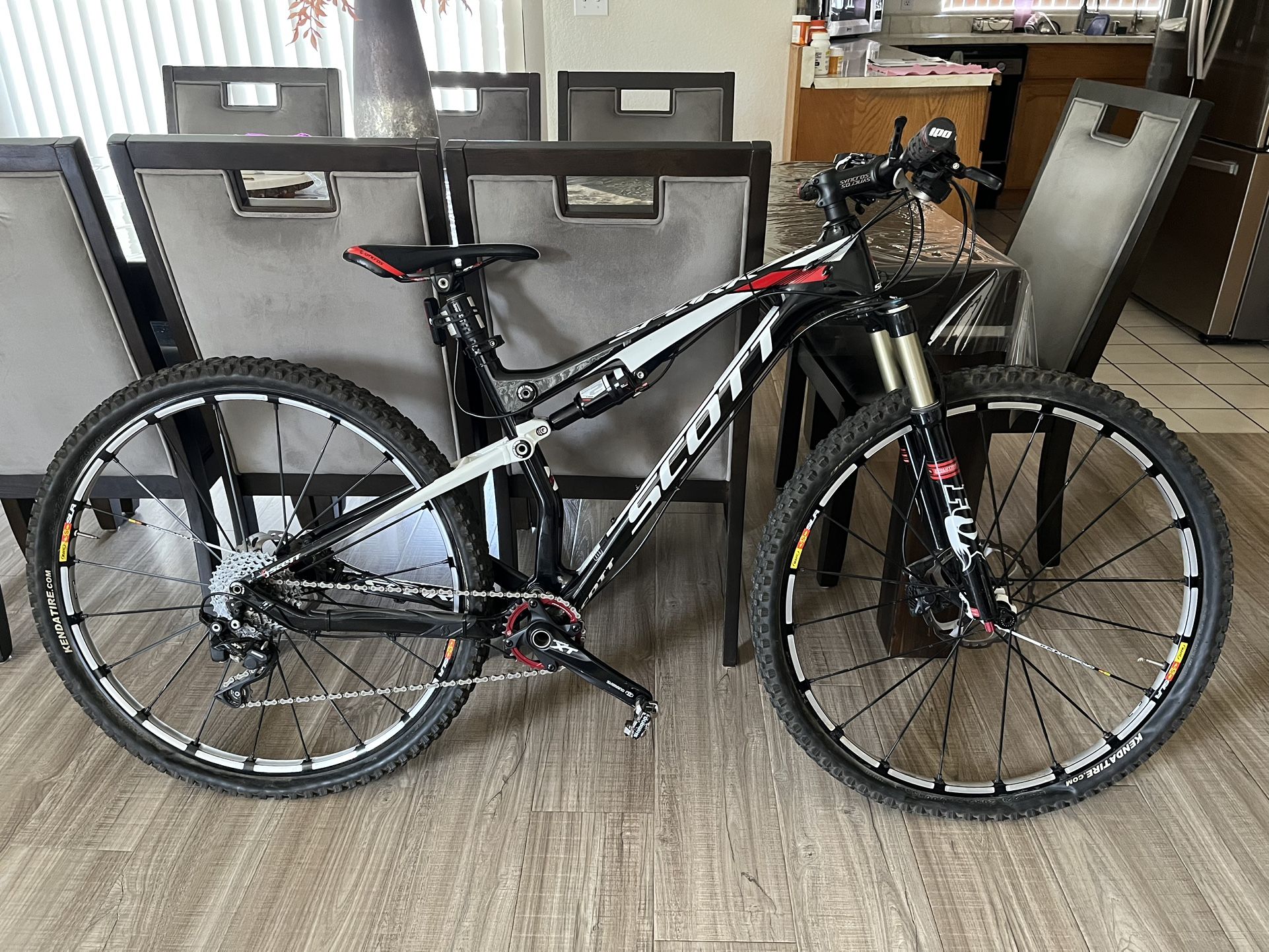 Carbon SCOTT SPARK 930 29” ShimanoXT Small/Medium Mountain BIKE Bicycle