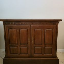 Dresser/ TV Stand 