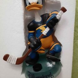 Disney Donald Duck Figurine New