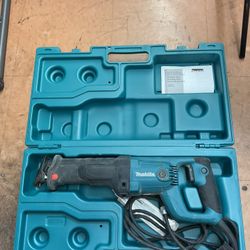 Makita JR3050T 11-Amp Reciprocating Saw Kit – Heavy-Duty Corded Saw with Case