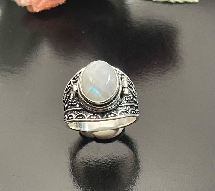 Size 7 moonstone sterling silver poison ring