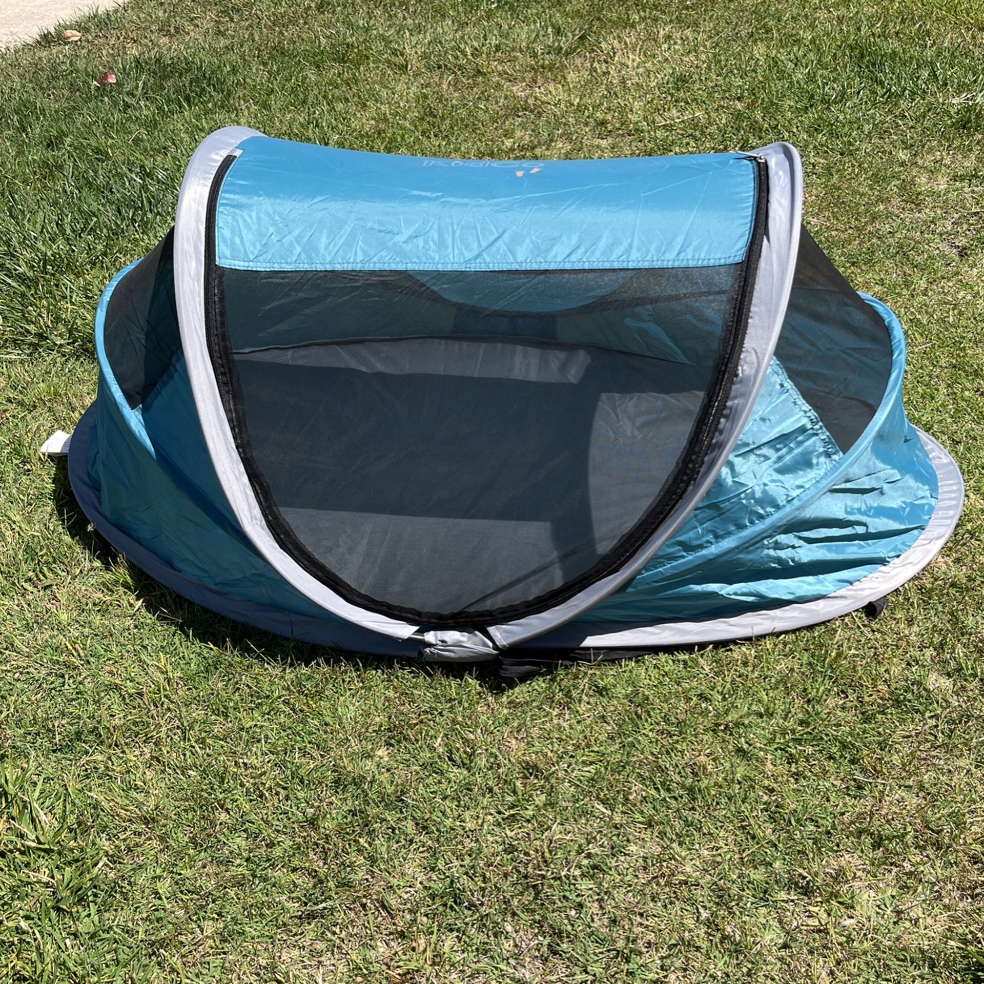 Kid Co Peapod-Portable Childrens Travel Bed.