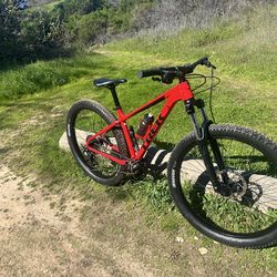 Sonder transmitter an Trek Roscoa 6 Mountain bike