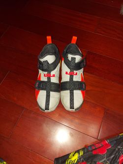 Lebrons Soldier XIII Flyease 6Y Boys Shoes