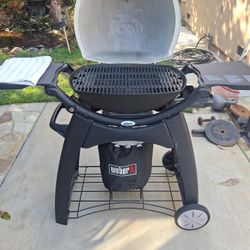 Weber Bbq Portable  In Like New Condition 250$ Read Below