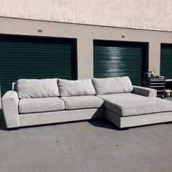 Living Spaces Beige Sectional Couch 🛻Delivery Available🛻