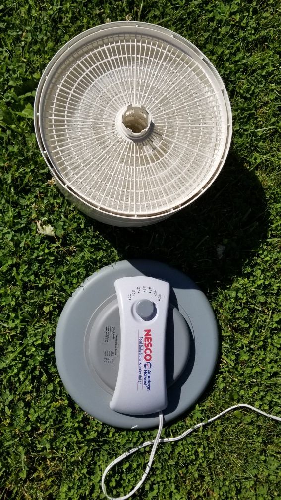NESCO Dehydrator & Jerky Maker