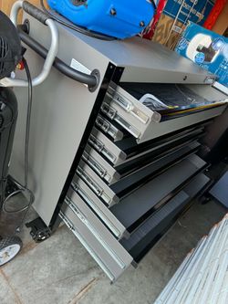 Husky
Heavy Duty 42 in. 7-Drawer Matte Gray Rolling Tool Cabinet