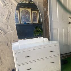 dresser with mirror 