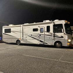 2007 Fourwinds Hurricane Class A 34B Motorhome