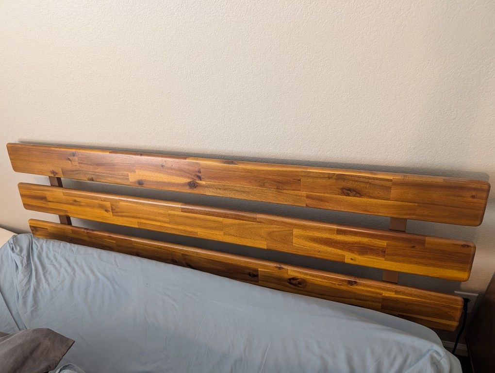 15″ Deluxe Platform Bed Frame w/ Adjustable Headboard — Queen, Acacia Wood