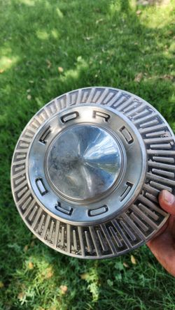 Ford hub caps