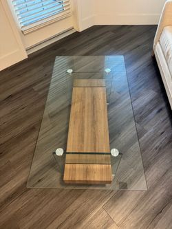 For Sale: Modern Glass Coffee Table - like new