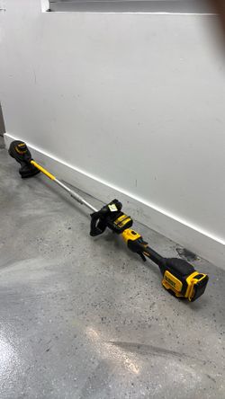 Used Dewalt String Trimmer Kit Complete w/ Battery & Charger