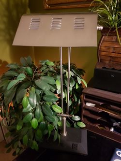 Modern desk lamp