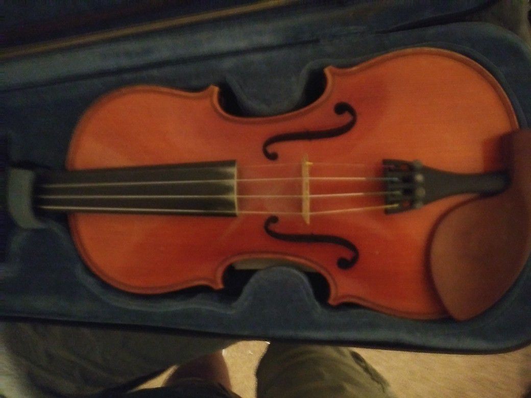 Full size. Chinese violin