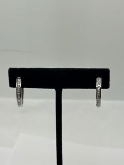10K WHITE GOLD AND DIAMONDS HOOPS