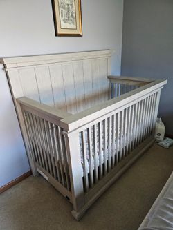 Wood Baby Crib with Slatted Sides