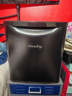 Danby Mini Fridge Black Compact Refrigeratorge