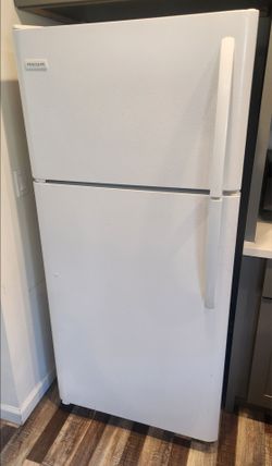 Frigidaire 18 cu ft Refrigerator/Fridge/Freezer